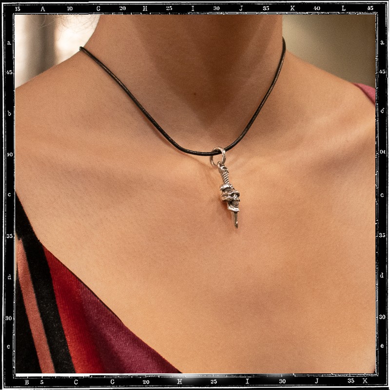 SKULL & DAGGER AMULET PENDANT