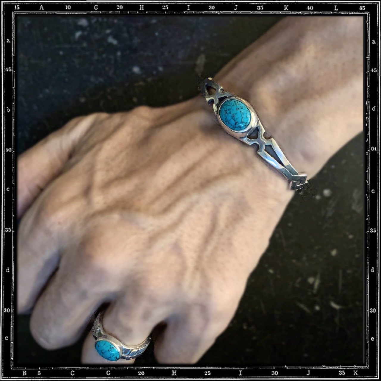 CUTAWAY STONE BRACELET