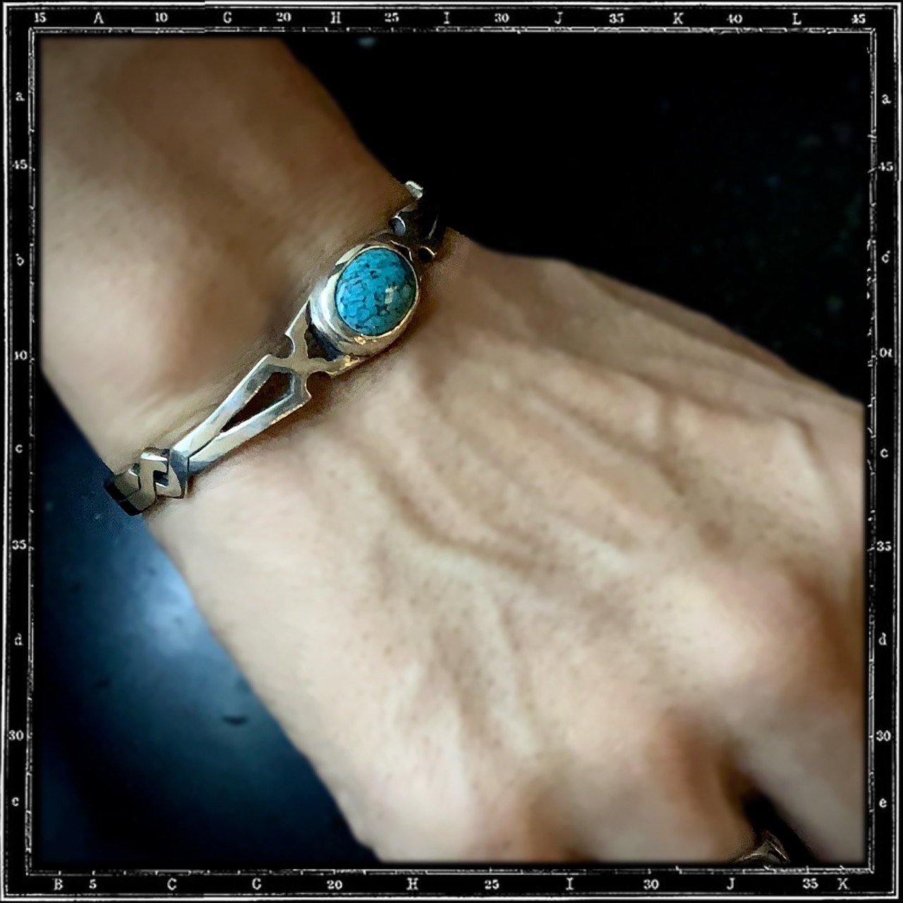CUTAWAY STONE BRACELET