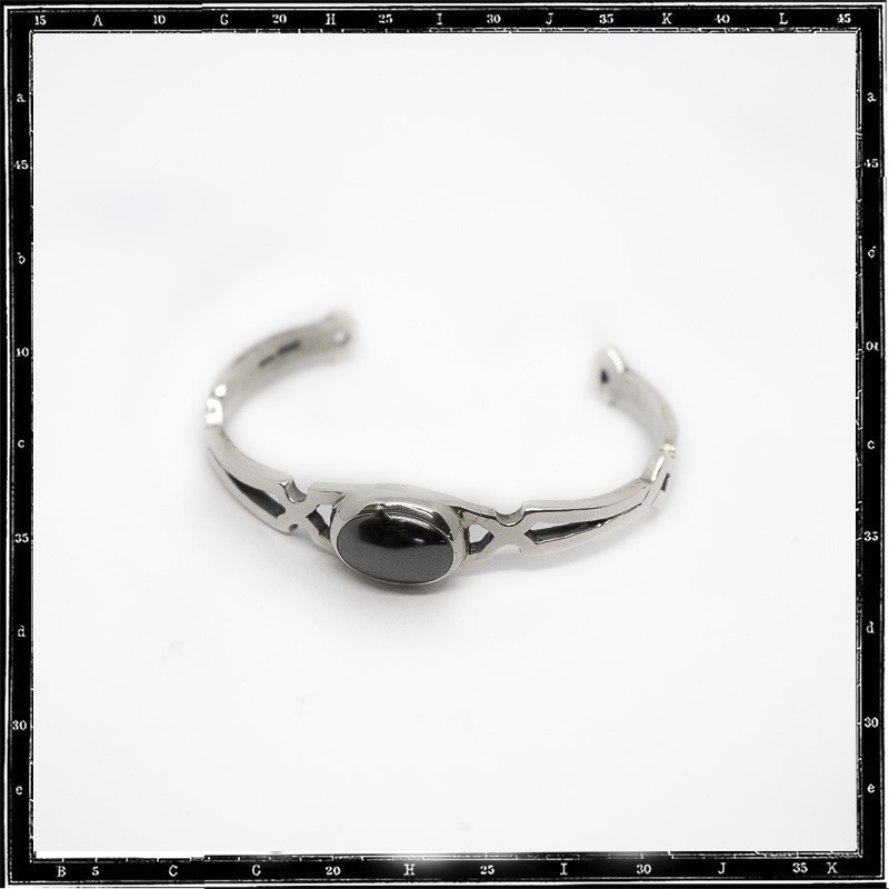 CUTAWAY STONE BRACELET