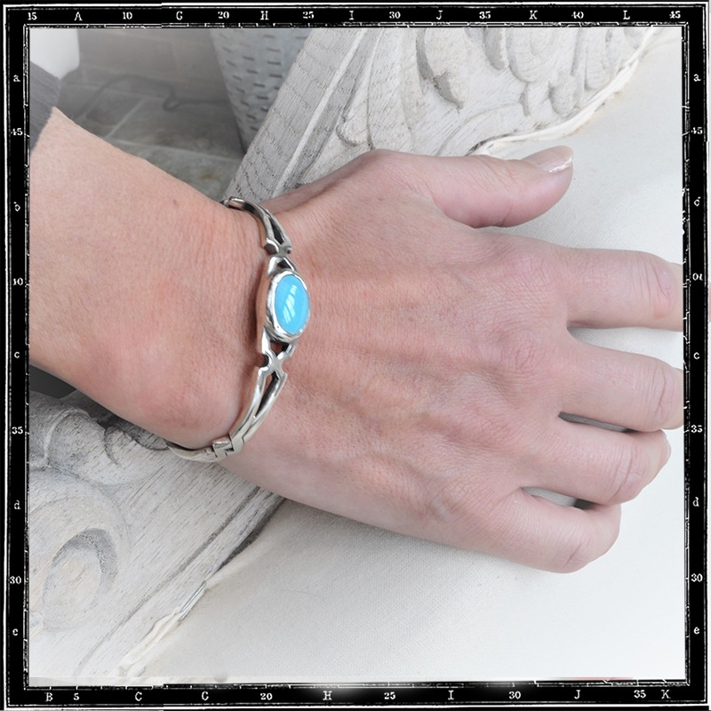 CUTAWAY STONE BRACELET