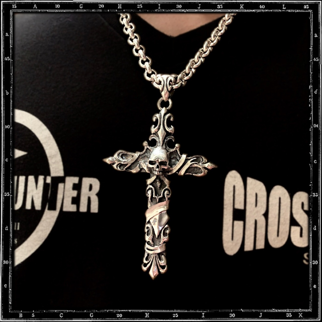 VERSAILLES CROSS PENDANT