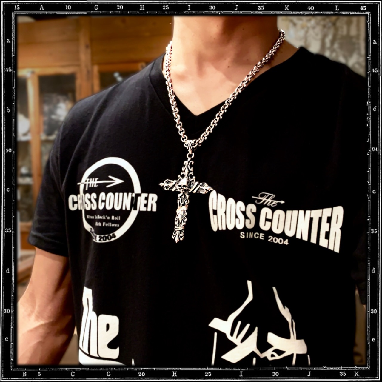 VERSAILLES CROSS PENDANT