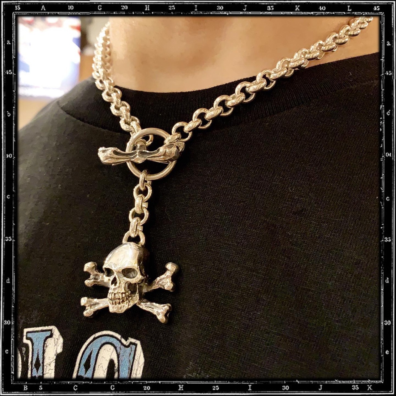 SKULL & CROSSBONES NECKLACE - T-BAR