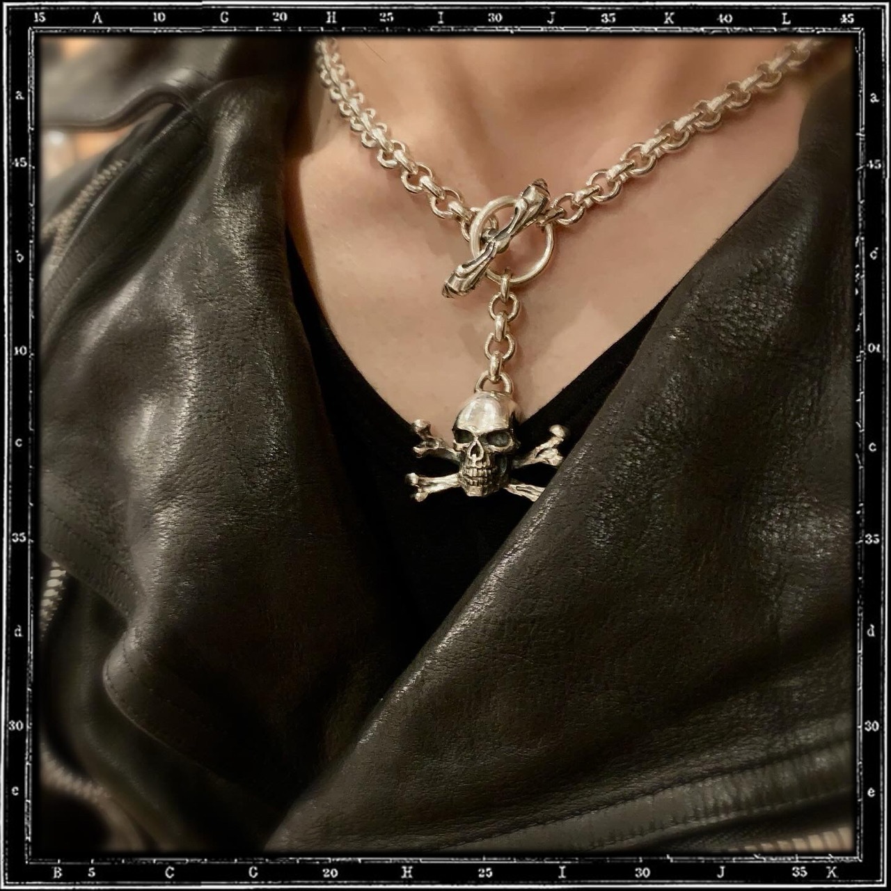 SKULL & CROSSBONES NECKLACE - T-BAR