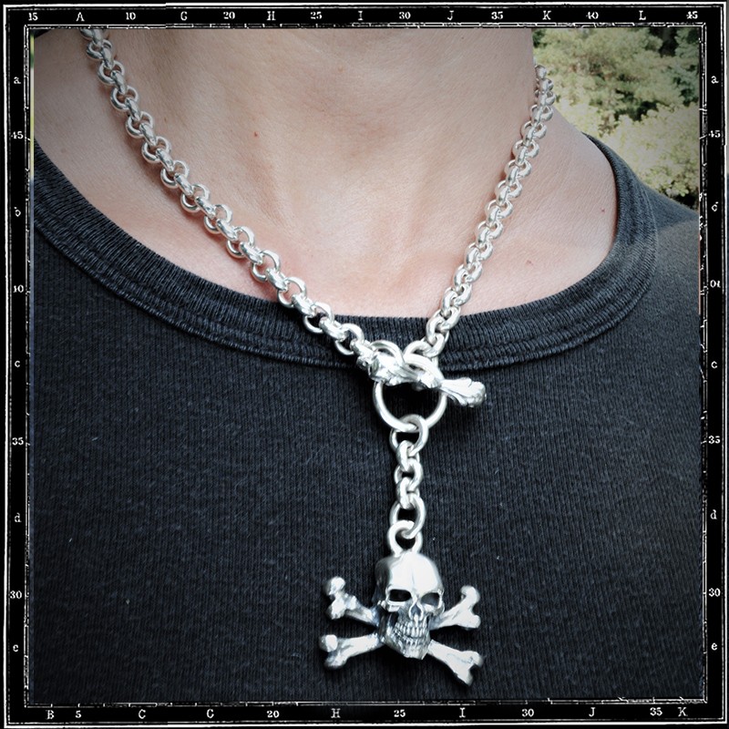 SKULL & CROSSBONES NECKLACE - T-BAR