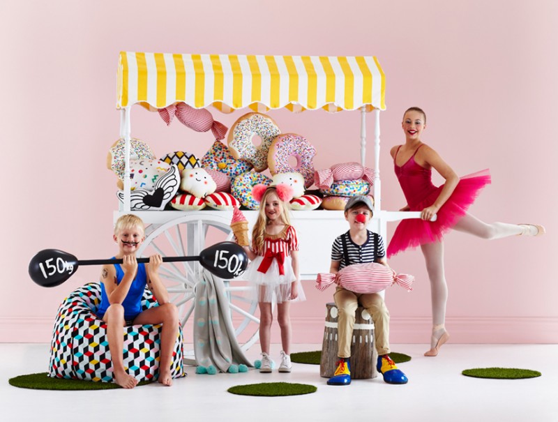 オーストラリアから SACK ME! ドーナツクッション　Krispy Dreme (cream) 直径約40cm 撮影小物