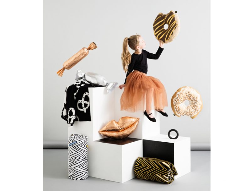 オーストラリアから SACK ME! ドーナツクッション　Krispy Dreme (cream) 直径約40cm 撮影小物