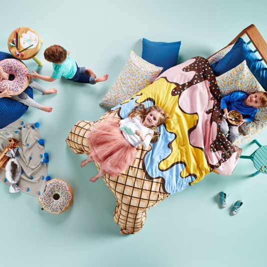 オーストラリアから SACK ME! ドーナツクッション　Krispy Dreme (Pink) 直径約40cm 撮影小物