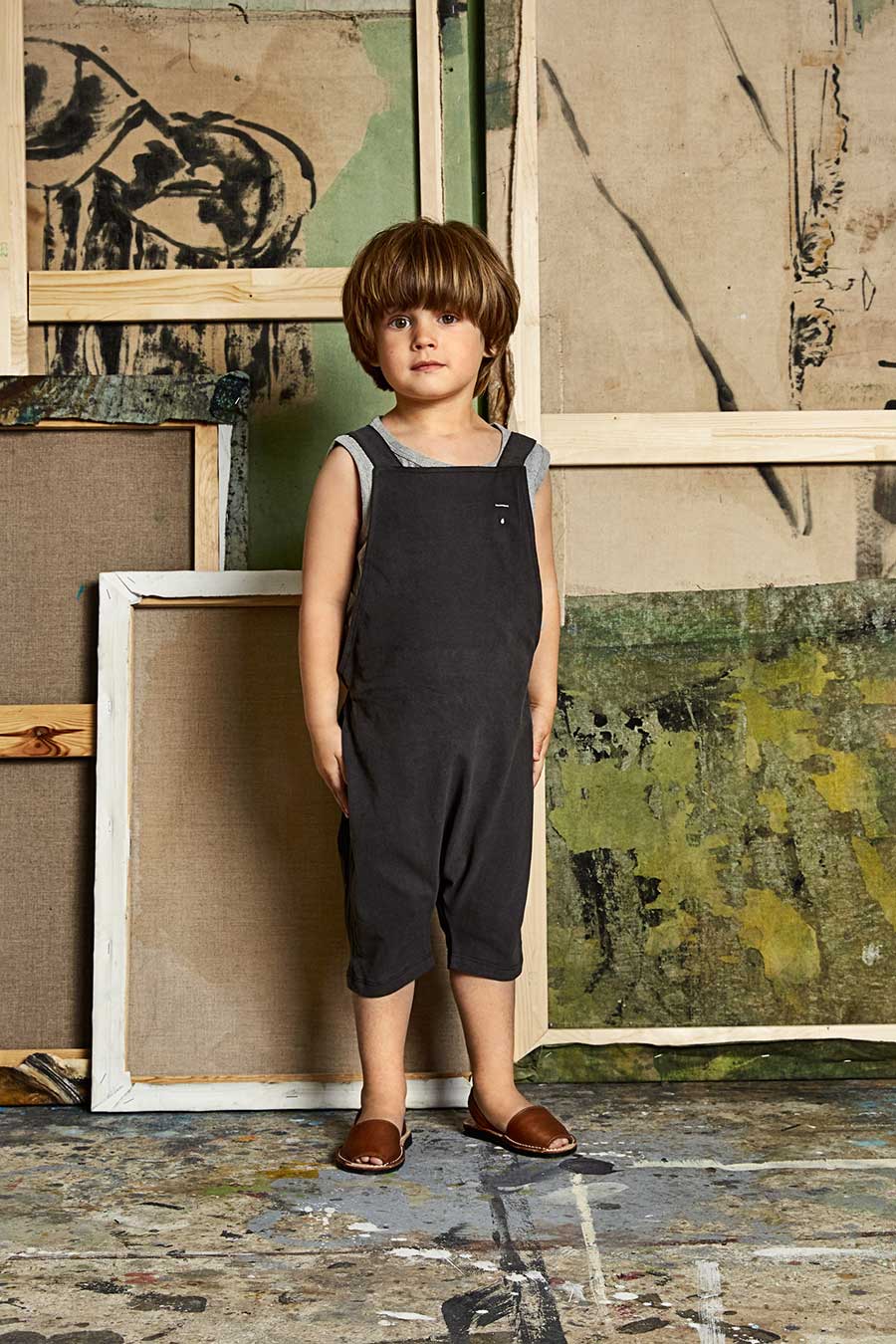 オランダから GRAY LABEL オーガニックコットン100％　Salopette Shortleg Nearly Black -/-/-/5-6Y