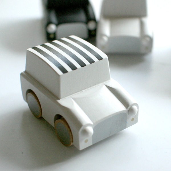 kiko+ キコ kuruma graphic プルバックモーター 木製車