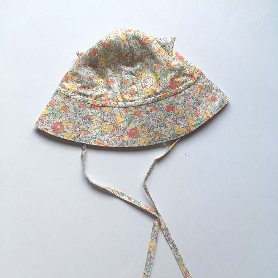 [50%off] ロンドンから OLIVIER KITTY リ リバティ猫耳つきハット 42-46（新生児-6ヶ月）/48（6ヶ月-1歳）　Claire Aude