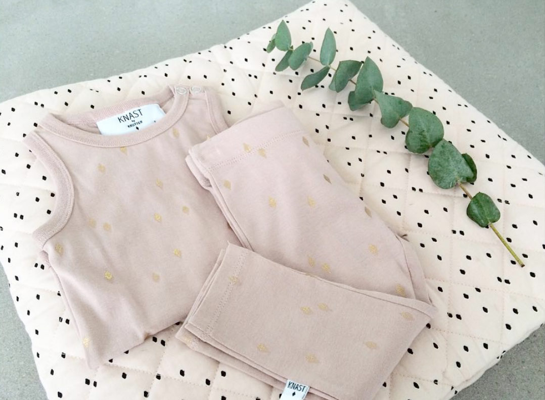 From Knast Baby Blanket Harlequin 90x115cm rose 中綿キルティングブランケット