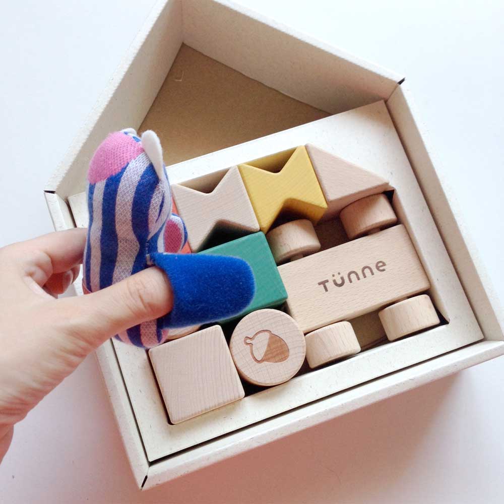 tunne トンネ　PLAY WITH BEAR クマの指人形つき つみきセット カラー3色