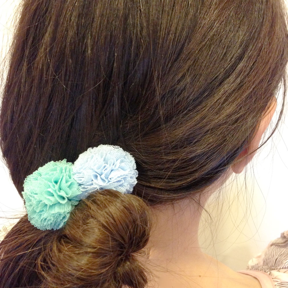 CHATOY チュールポンポンヘアゴム イエロー × オリーブ