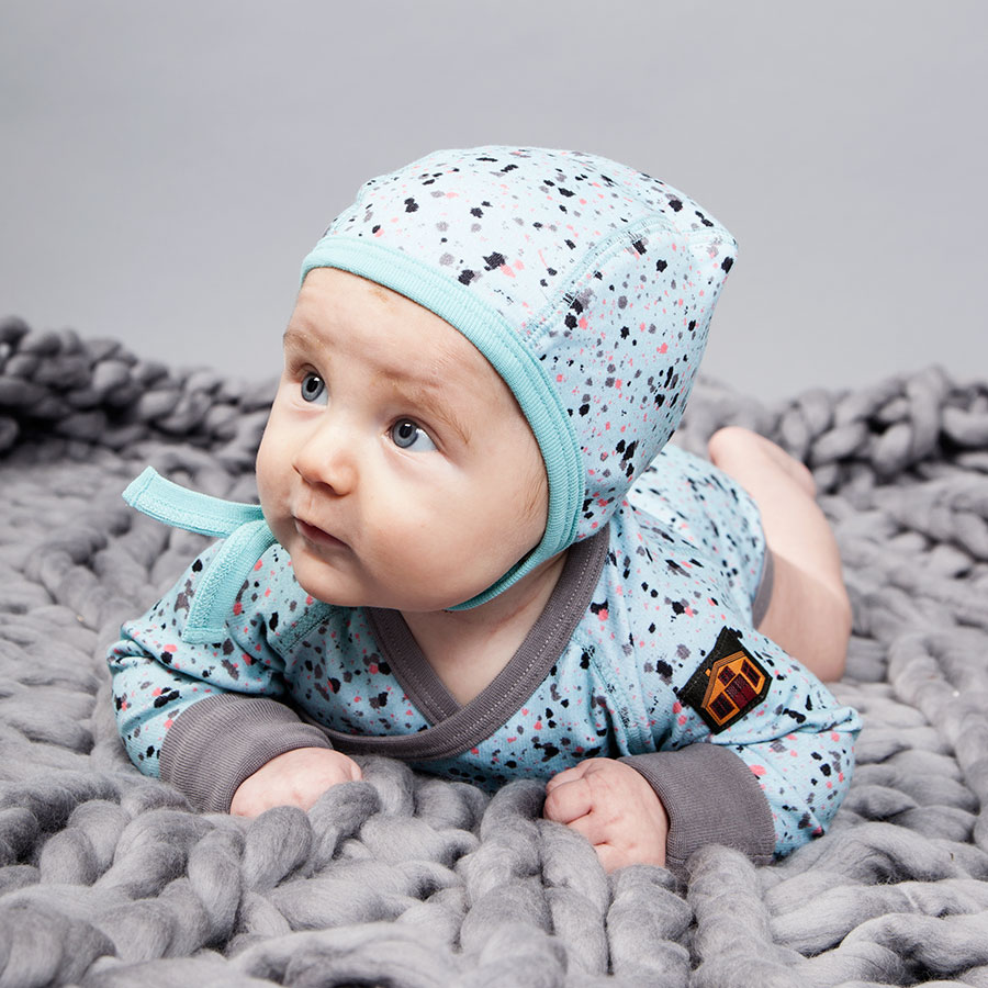 [再下60%OFF]　　[※1 クリックポスト可]　スウェーデンから　MODEERSKA HUSET ムディアスカ ハセット Baby Bonnet  Eggshell/Barley Field オーガニックコットン リバーシブルパイロットキャップ　新生児/6ヶ月