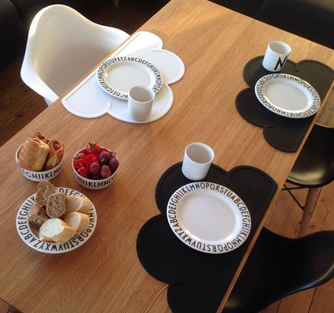 スウェーデンから KG DESIGN シリコン製プレイスマット お食事マット Cloud Placemat Black