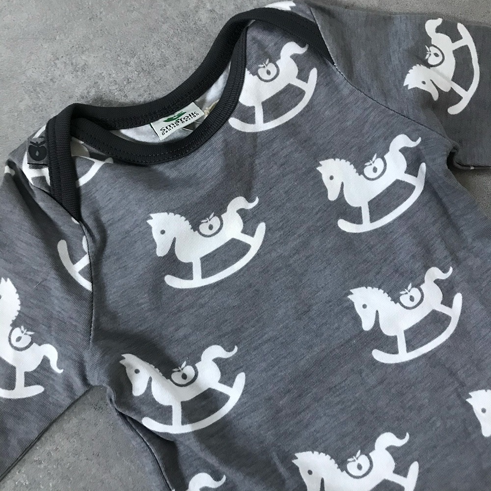 [60%OFF] From DENMARK SMAFOLK オーガニックコットン ロンパース 木馬柄 60/70