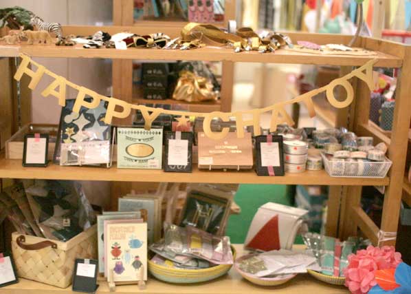 OMM-design HAPPY BIRTHDAYも自在！ Word Banner ゴールド