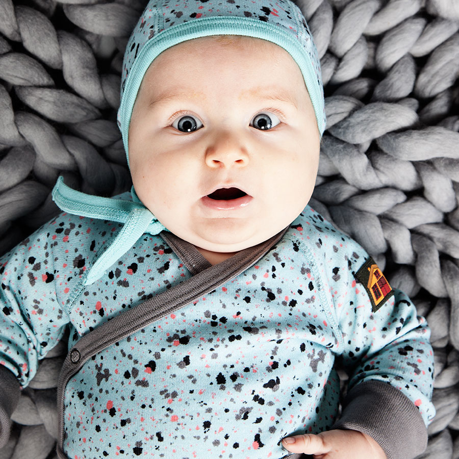 [再下60%OFF]　　[※1 クリックポスト可]　スウェーデンから　MODEERSKA HUSET ムディアスカ ハセット Baby Bonnet  Eggshell/Barley Field オーガニックコットン リバーシブルパイロットキャップ　新生児/6ヶ月