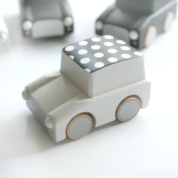 kiko+ キコ kuruma graphic プルバックモーター 木製車