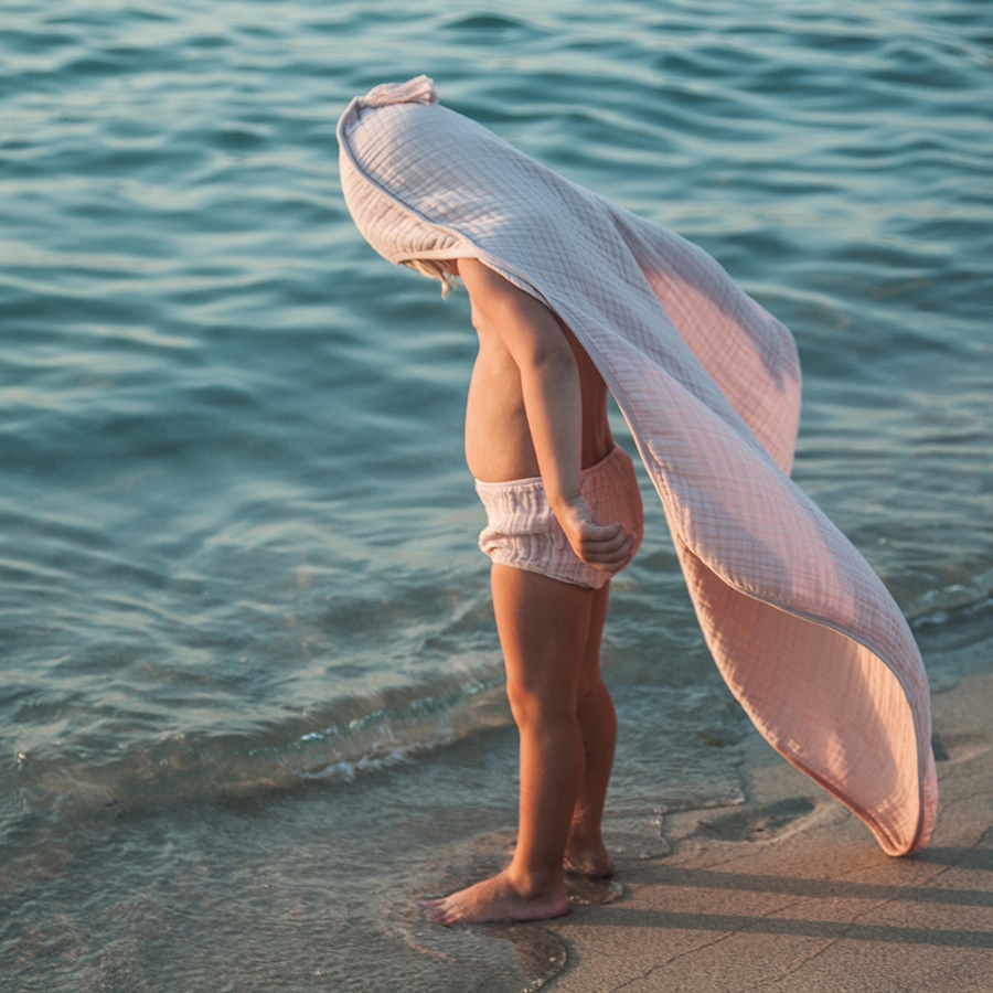 moumout' paris 　おくるみ　モスリンタオル SYBEL BEE la cape de bain enfant / baby hooded towel SCINTILLE