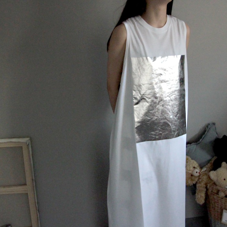 [60%OFF] frankygrow NOSLEEVE FOIL TEE OP WOMEN white