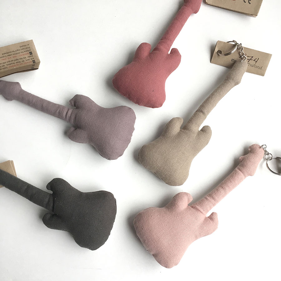 Numero 74 ヌメロ Guitar　キーホルダー  ニギニギとしても