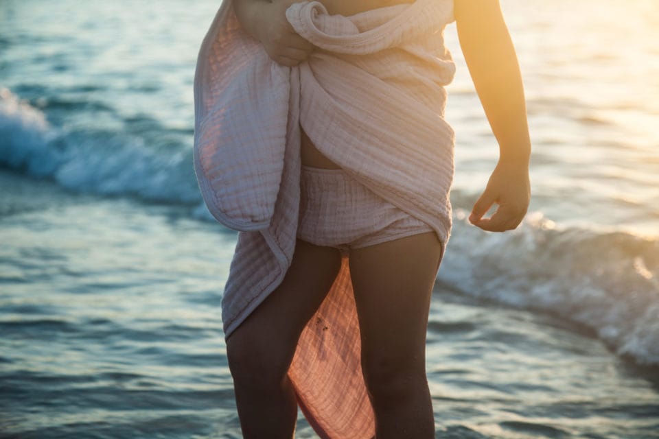 moumout' paris 　おくるみ　モスリンタオル SYBEL BEE la cape de bain enfant / baby hooded towel cloud