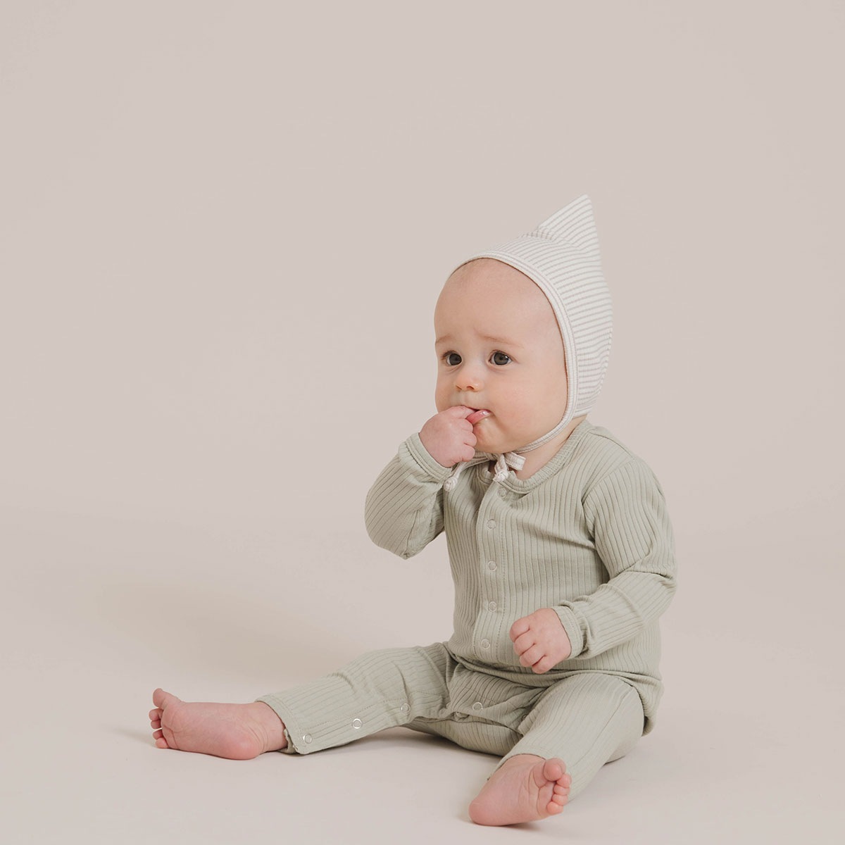 [30%off] Quincy Mae オーガニックコットン PIXIE BONNET [ネコポス対応可] IVORY 6ヶ月 / 1歳