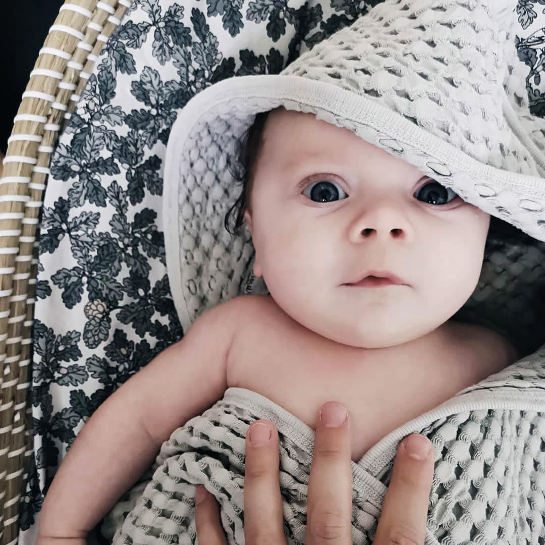 moumout' paris おくるみ　 SYBEL BEE Honeycomb cotton hooded towel with pompon Almond