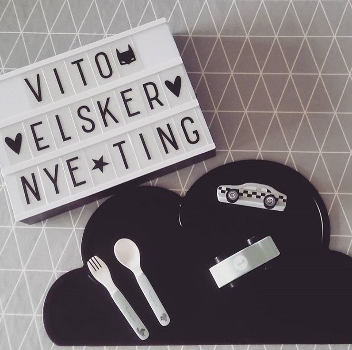 スウェーデンから KG DESIGN シリコン製プレイスマット お食事マット Cloud Placemat Black