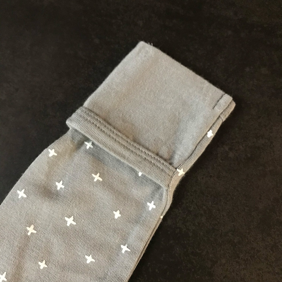 Quincy Mae BAMBOO BABY GOWN | CRISS CROSS 3-6M [ネコポス対応可] DUSTY-BLUE 出産祝