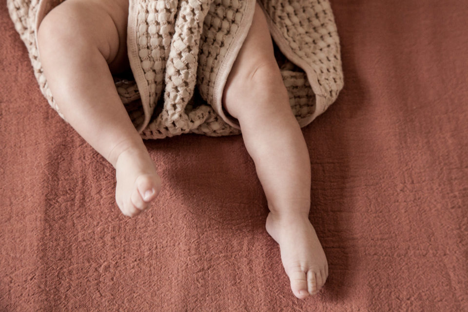 moumout' paris おくるみ　 SYBEL BEE Honeycomb cotton hooded towel with pompon Nu