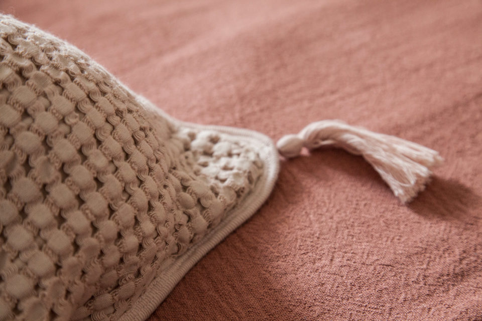 moumout' paris おくるみ　 SYBEL BEE Honeycomb cotton hooded towel with pompon Nu