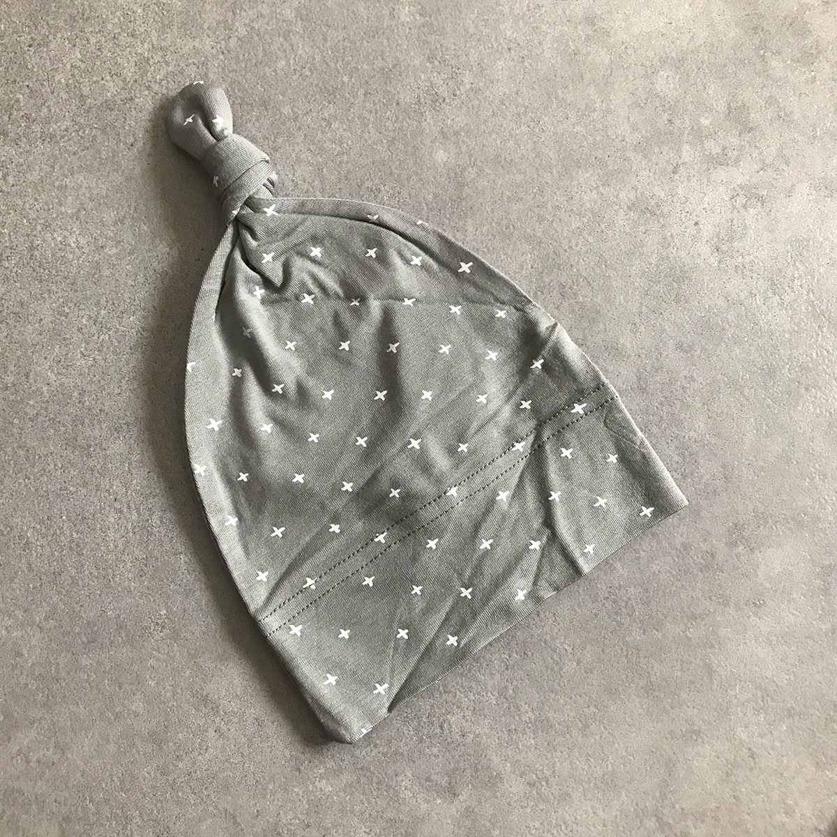 Quincy Mae  BAMBOO KNOTTED BABY HAT | CRISS CROSS [ネコポス対応可] IVORY 6ヶ月 / 1歳