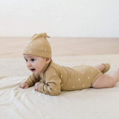 Quincy Mae  BAMBOO KNOTTED BABY HAT | CRISS CROSS [ネコポス対応可] IVORY 6ヶ月 / 1歳