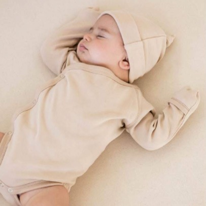 Quincy Mae  BAMBOO KNOTTED BABY HAT | CRISS CROSS [ネコポス対応可] IVORY 6ヶ月 / 1歳