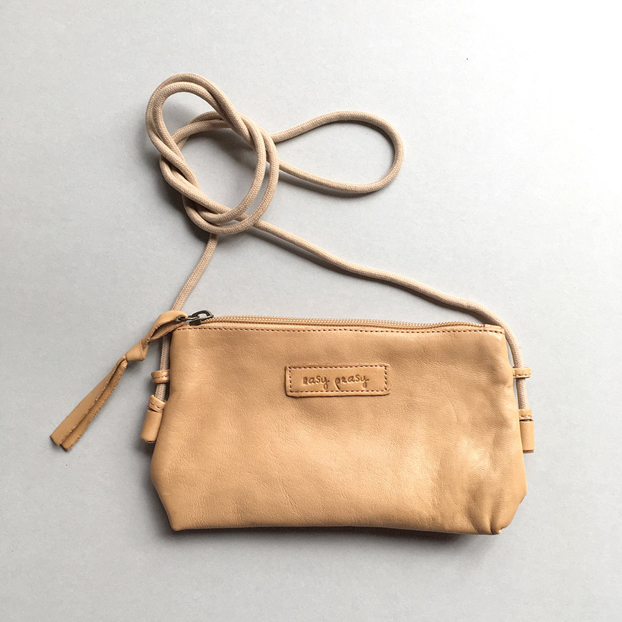 [50%OFF] Easy Peasy イージーピージー  オーガニックレザー ミニポシェット POCHET CUIR COR oxi お財布バッグとしても