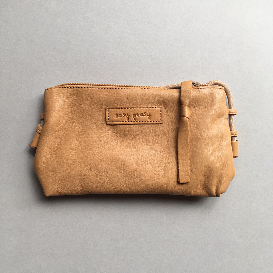 [50%OFF] Easy Peasy イージーピージー  オーガニックレザー ミニポシェット POCHET CUIR COR oxi お財布バッグとしても