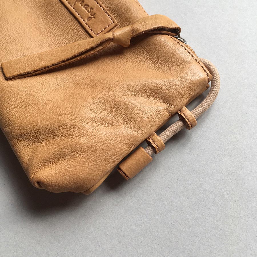 [50%OFF] Easy Peasy イージーピージー  オーガニックレザー ミニポシェット POCHET CUIR COR oxi お財布バッグとしても