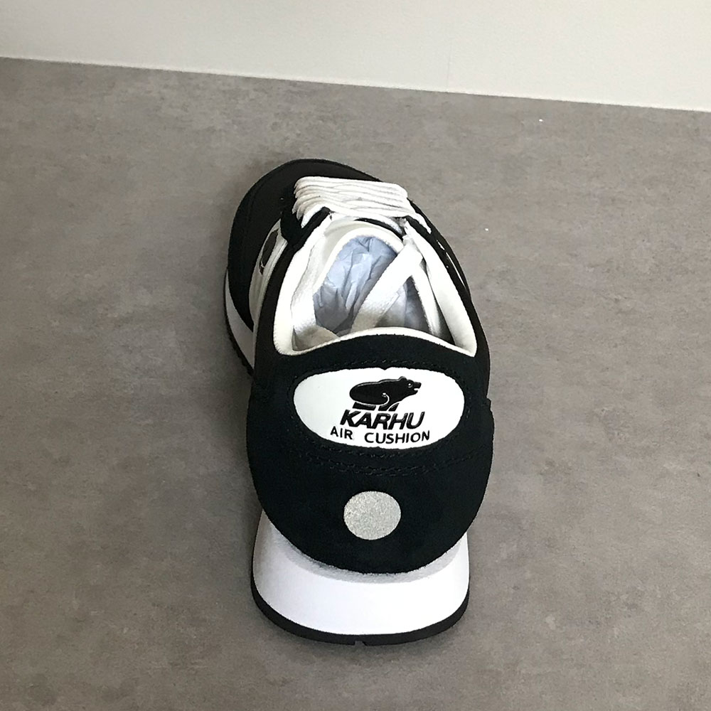 From Finland KARHU 2021 ALBATOROS （アルバトロス） BK/WH サイズ5（23-23.5cm）、サイズ6（24-24.5cm）