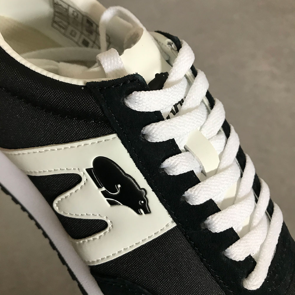 From Finland KARHU 2021 ALBATOROS （アルバトロス） BK/WH サイズ5（23-23.5cm）、サイズ6（24-24.5cm）