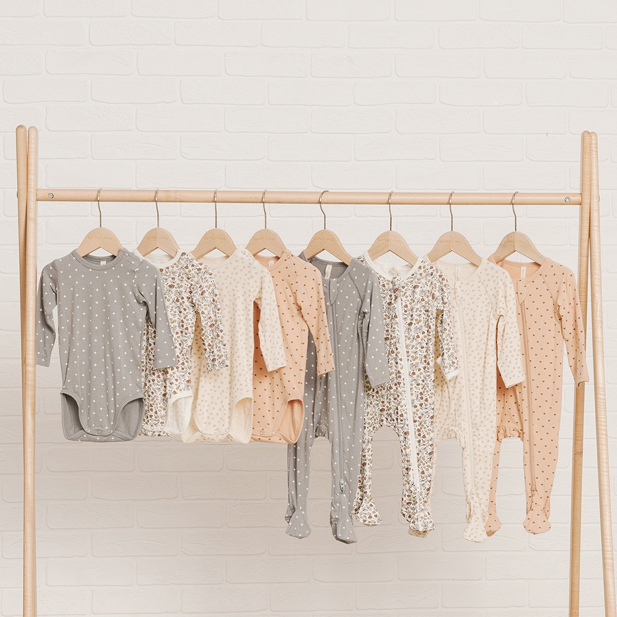 Quincy Mae BAMBOO LONGSLEEVE BODYSUIT | CRISS CROSS 50-60/70-85 [ネコポス対応可]  出産祝