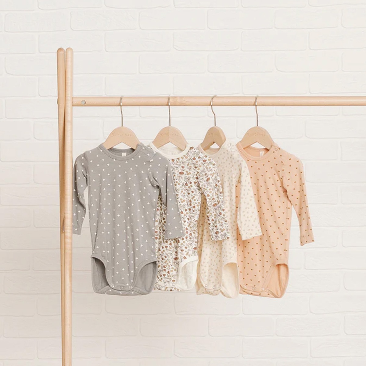 Quincy Mae BAMBOO LONGSLEEVE BODYSUIT | CRISS CROSS 50-60/70-85 [ネコポス対応可]  出産祝