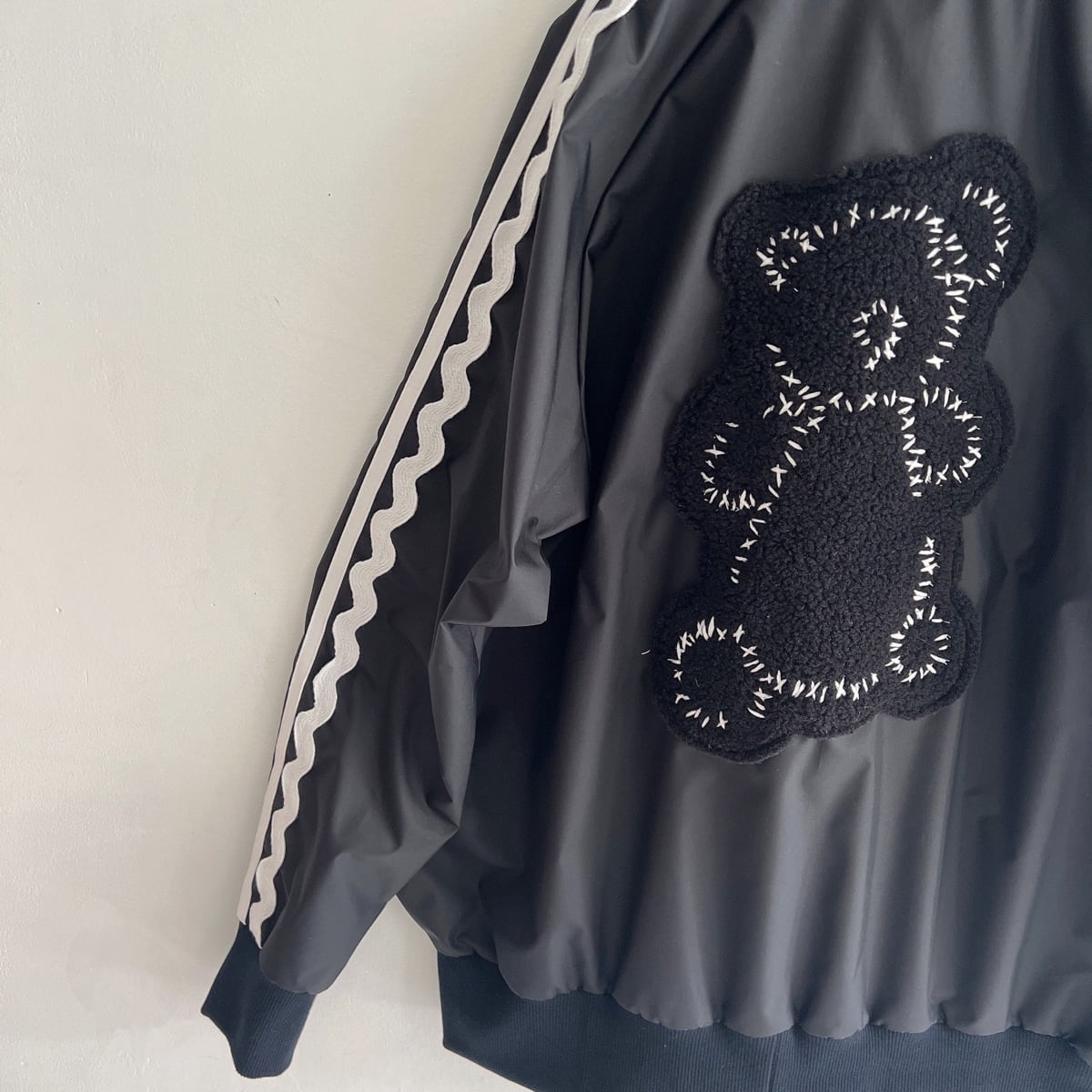● frankygrow KUMA EMBROIDERY PATCH PE TRACK JACKET / GY/BK F2