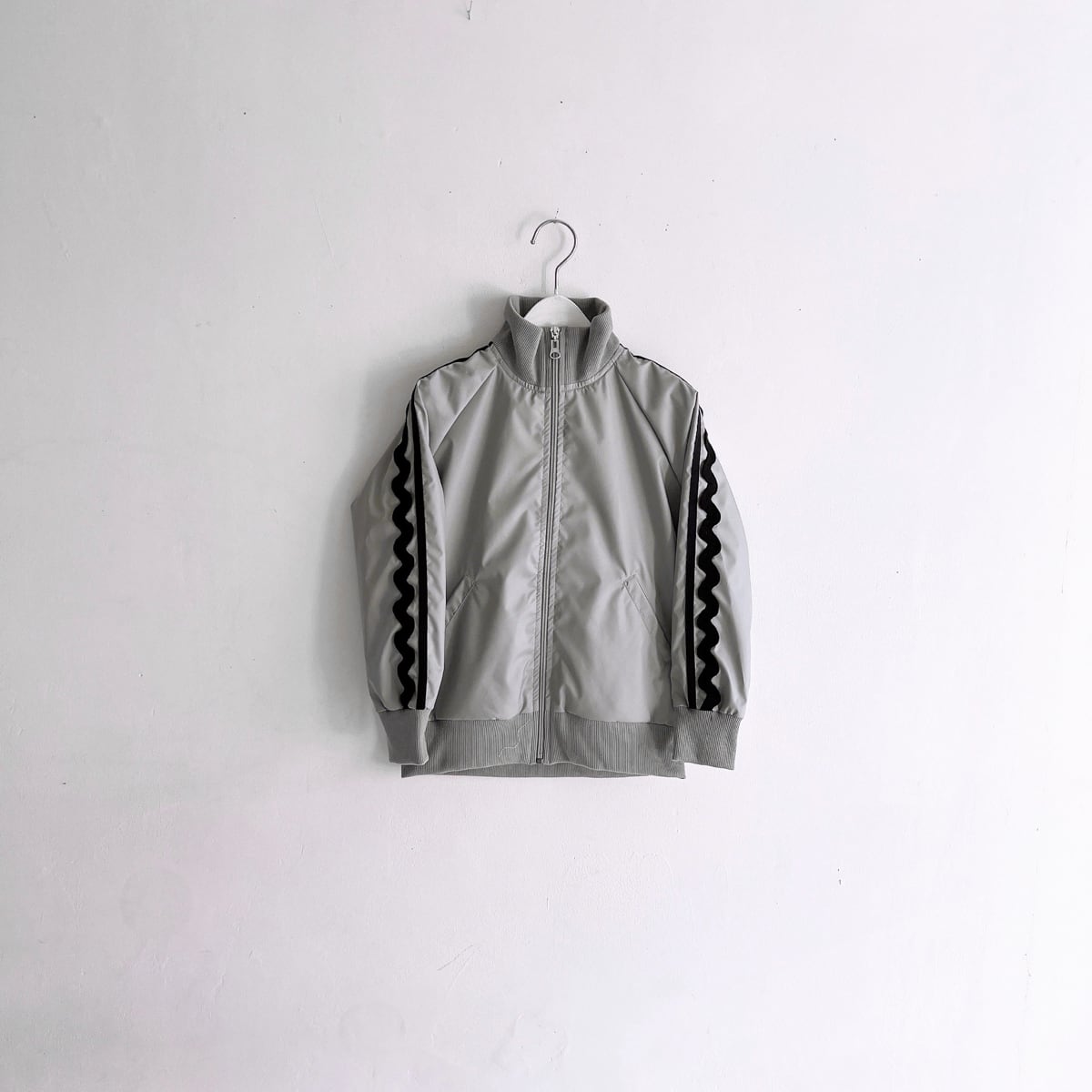 ● frankygrow KUMA EMBROIDERY PATCH PE TRACK JACKET / GY/BK F2