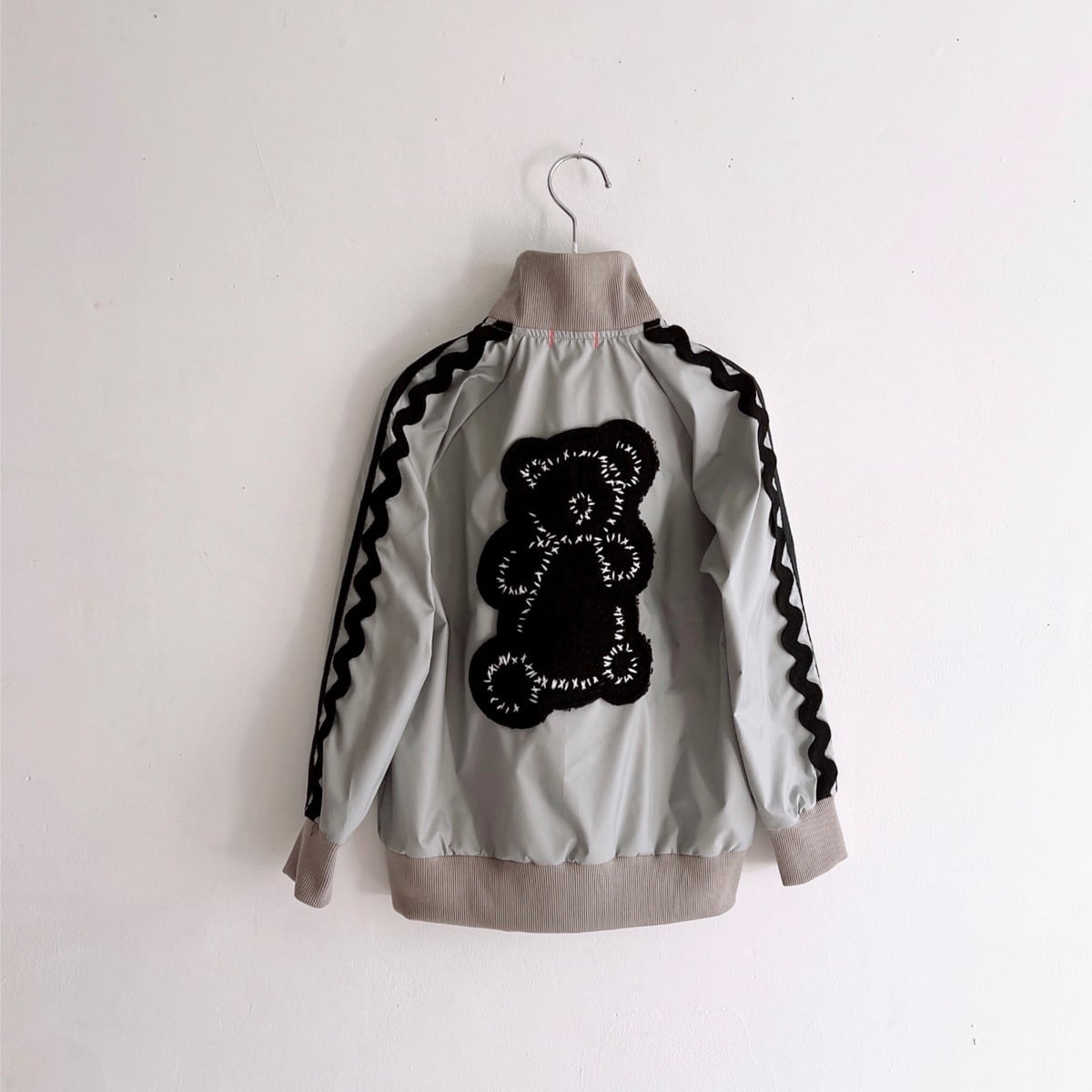 ● frankygrow KUMA EMBROIDERY PATCH PE TRACK JACKET / GY/BK F2