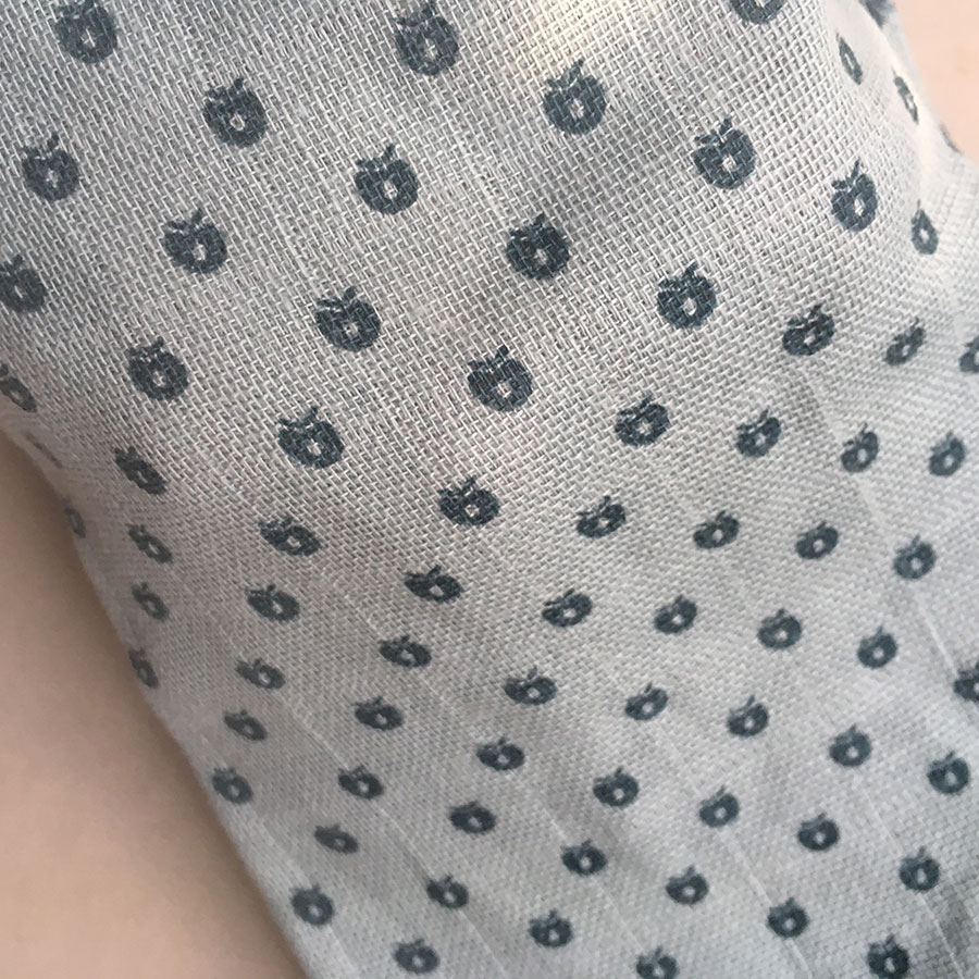 デンマークから Smafolk オーガニックコットン 大判ガーゼクロス 【クリックポスト可】  Burp Cloth mini apples ライトブルー70×70cm お風呂上りやプールにも