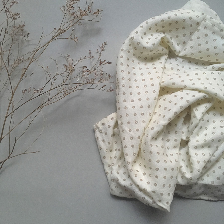 デンマークから Smafolk オーガニックコットン 大判ガーゼクロス 【クリックポスト可】  Burp Cloth mini apples ホワイト 70×70cm お風呂上りやプールにも
